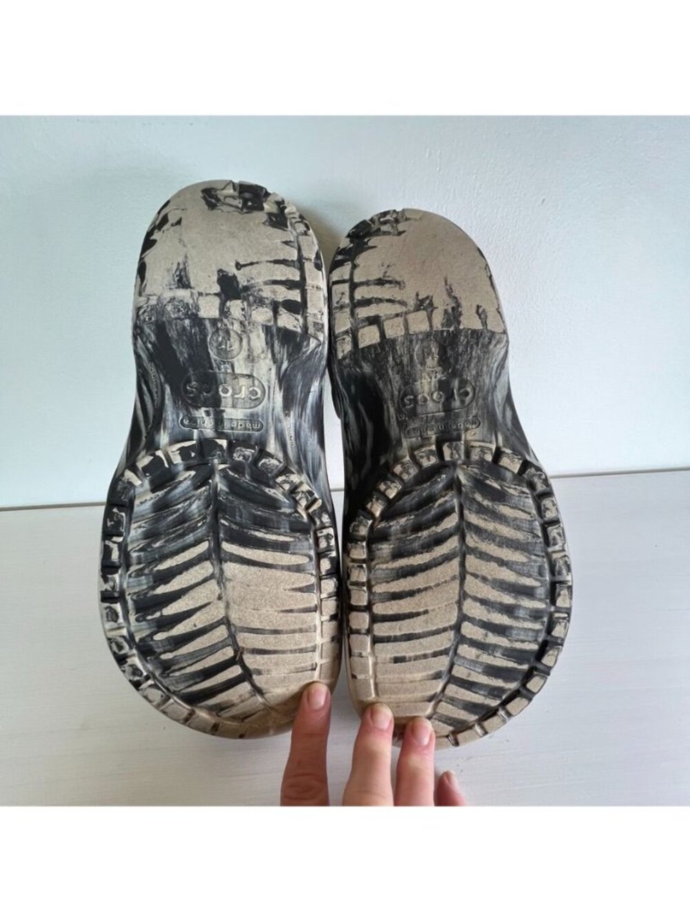 Crocs Classic Marbled Clogs Black White Swirl Slip On Shoes Mens 11 Womens 13 - Picture 7 of 16